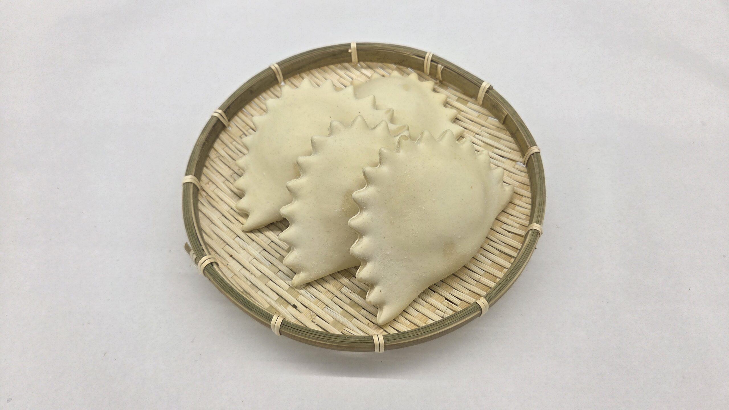 (792)チキンクリームチーズカルゾーネ（生）Calzzone Frango c/ Catupiry Cru