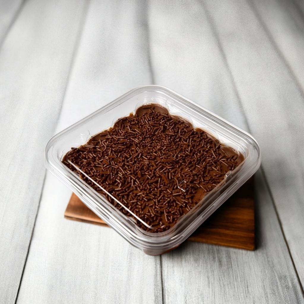 (737)チョコスプレーケーキインカップ　Bolo Brigadeiro No Pote