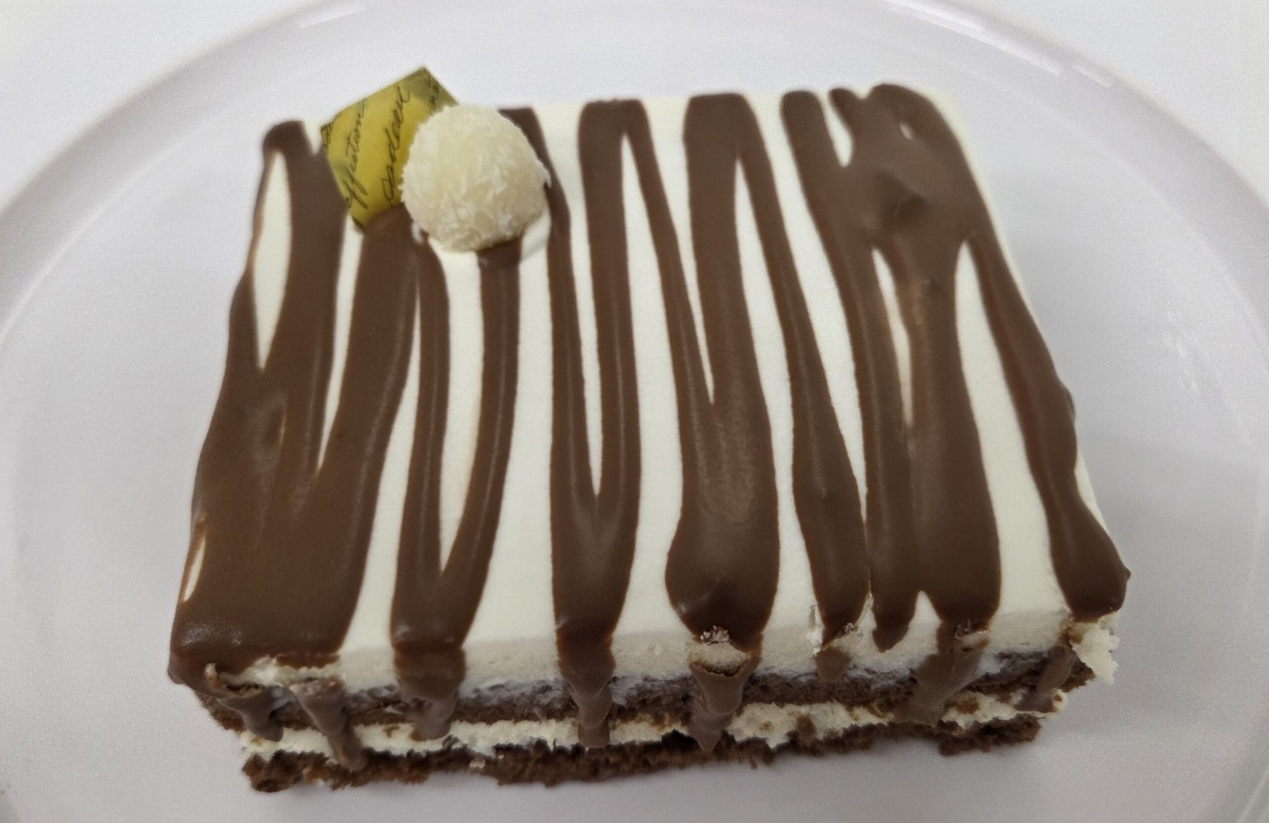 (726)ココナッツチョコケーキ  Bolo Prestígio em Pedaço